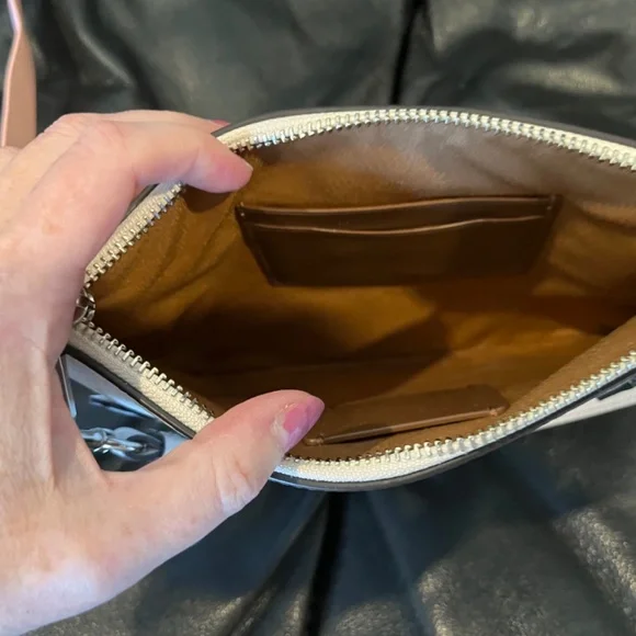 Star Wars COACH Wristlet White New Never Used - Picture 5 of 7